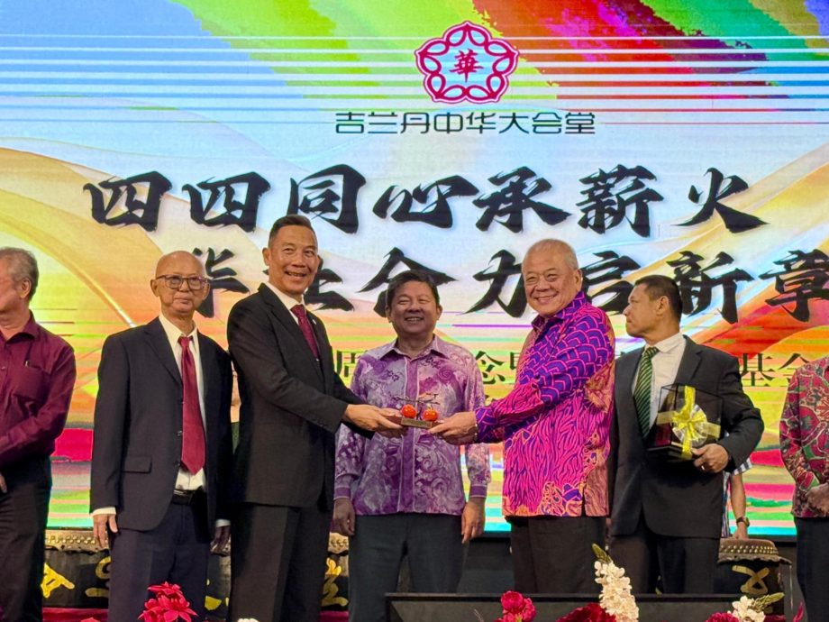 全国：华总总会长丹斯里吴添泉表示，之前允许多付的税款项进行税务抵扣或对扣新月份的预缴税务给税收局的安排，现在不被允许了。这导致商家必须面对“新的继续预缴、旧的面对分期退还”的窘境，这是欠合理，而且是极不亲商的政策！