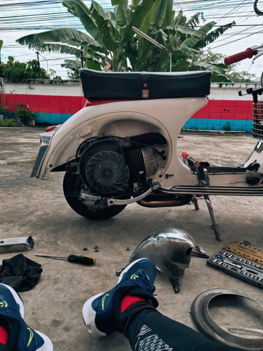 森美兰人陈文俊骑古董威士霸横跨泰寮边境,完成29天壮举骑行5321公里。虽然原定目标是柬埔寨,却因泰柬局势突变而临时更改行程,转向泰国北部,最终成功触及“金三角”地带,完成心愿。