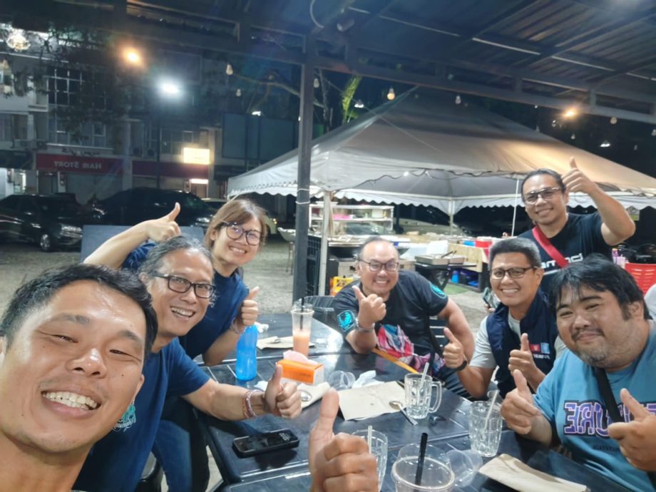 森美兰人陈文俊骑古董威士霸横跨泰寮边境,完成29天壮举骑行5321公里。虽然原定目标是柬埔寨,却因泰柬局势突变而临时更改行程,转向泰国北部,最终成功触及“金三角”地带,完成心愿。