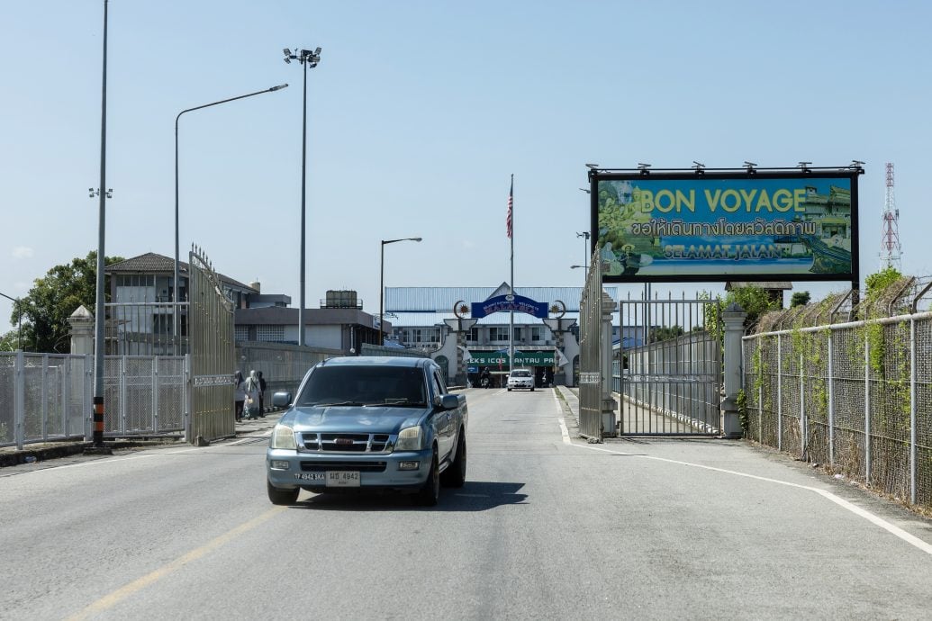 全国:连接吉兰丹兰斗班让和泰南哥乐河的第二座大桥建设工程正按计划进行,目前泰国方面正在遴选承包商。