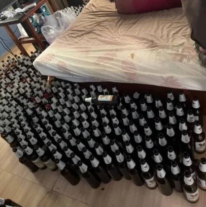全屋都是空酒瓶　泰男喝酒度日暴毙