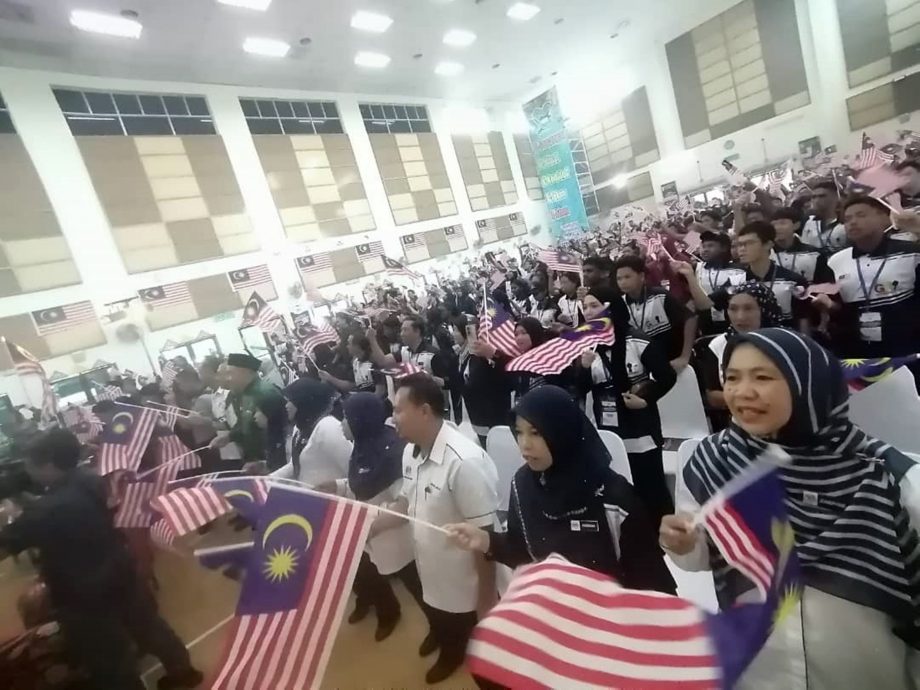 全/已签发/ 团结部长:GRIP计划将逐步在国内所有州属分阶段制定和实施。