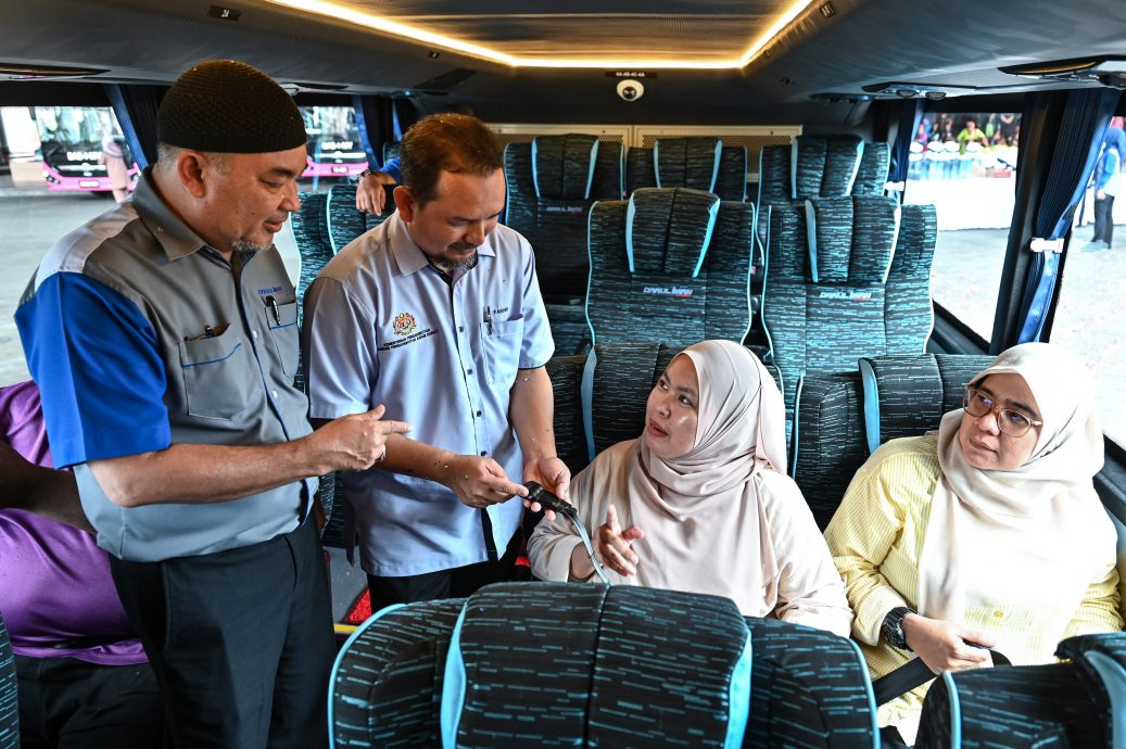 全/已签发/APAD要求巴士营运商严格确保乘客遵守系安全带规定。