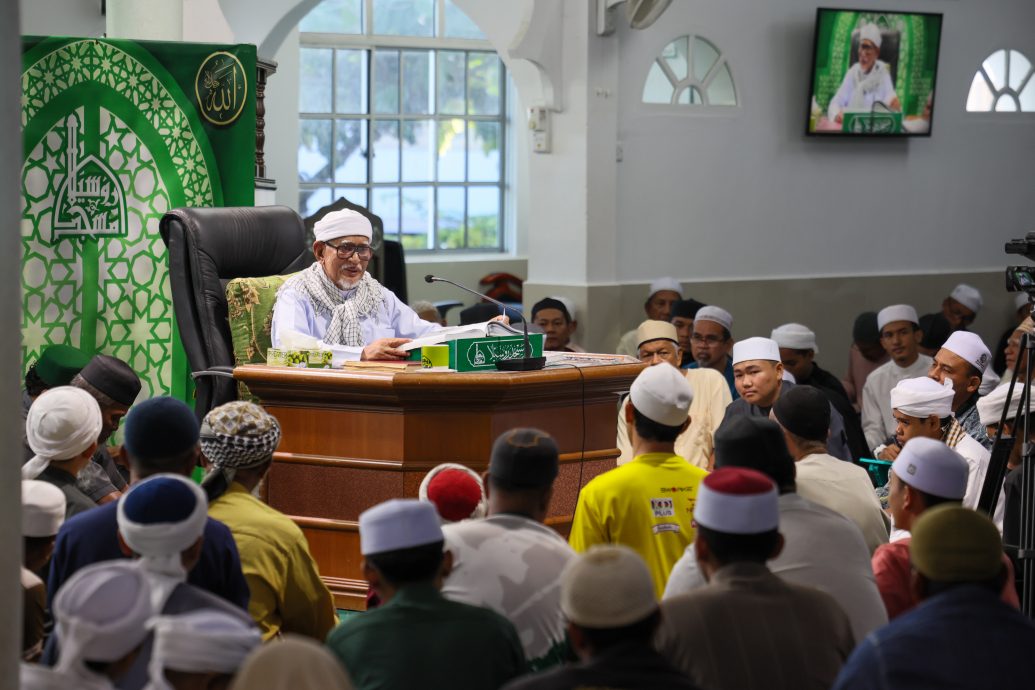 全：已签发／伊斯兰党主席丹斯里哈迪阿旺今日（4日）在马江的鲁西拉清真寺恢复主持周五宗教讲座，身体状况已大致康复。