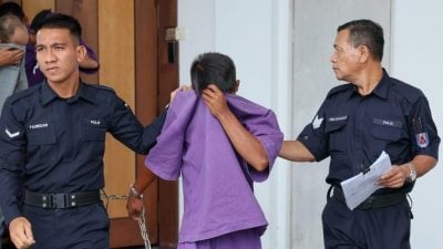 停泊岛翻船3死  船夫再延扣一天