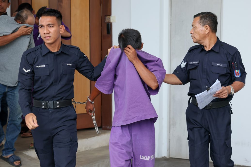 全:已签发/停泊岛翻船3死 | 涉毒船夫延扣多一天