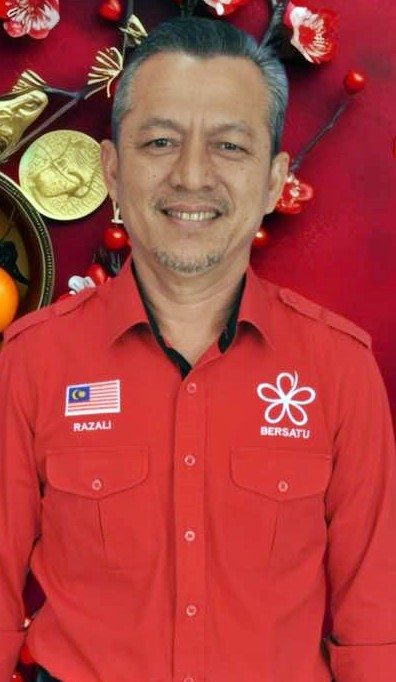 全:已签发/土著团结党登嘉楼州内三个区部,提呈动议建议由该党主席丹斯里慕尤丁担任国盟在第16届全国大选的“海报男孩”(poster boy)。