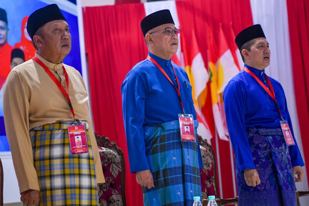 全：已签发／巫统副主席拿督斯里旺罗斯迪指出，全国160名巫统区部主席齐聚一堂声援纳吉，显示巫统对前首相、前巫统主席拿督斯里纳吉（Bossku）的支持没有熄灭。