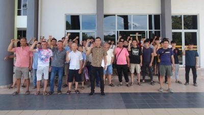 视频| 猫联率100农民前往反贪会 集体举报DOA涉贿赂舞弊