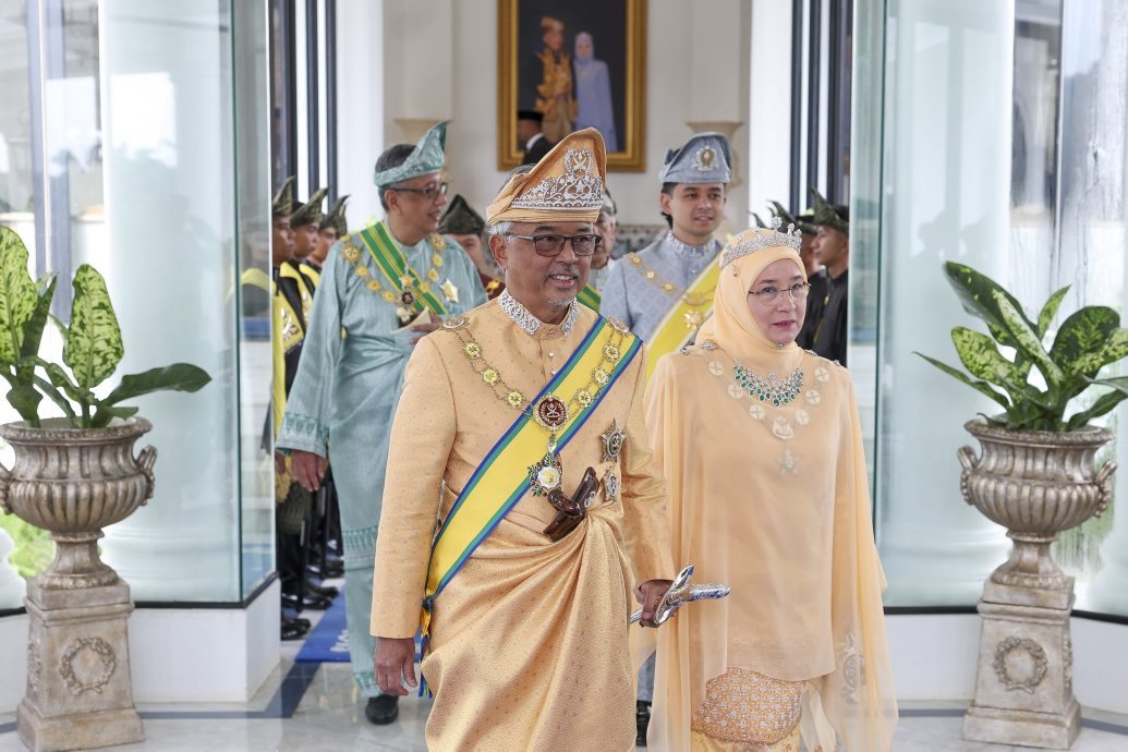 全：已签发／配合彭亨苏丹阿都拉66岁华诞庆典，苏丹阿都拉今早在阿都阿兹王宫主持册封仪式，共有59名有功子民受封各级勋衔