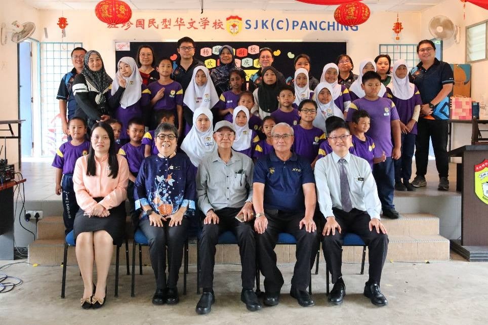 全：（已签发）12载耕耘满载回忆 副校长杨雄翔告别班珍华小