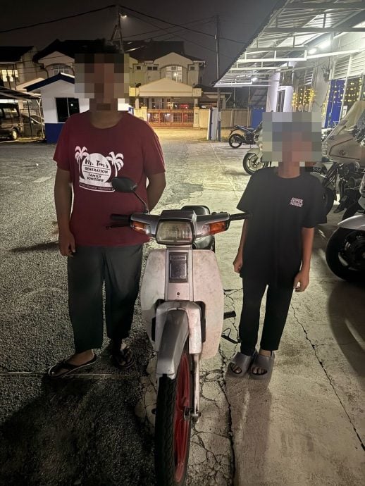 关丹警方“道路流氓”行动，2少年因表演“翘孤轮”危险动作耍帅被捕。