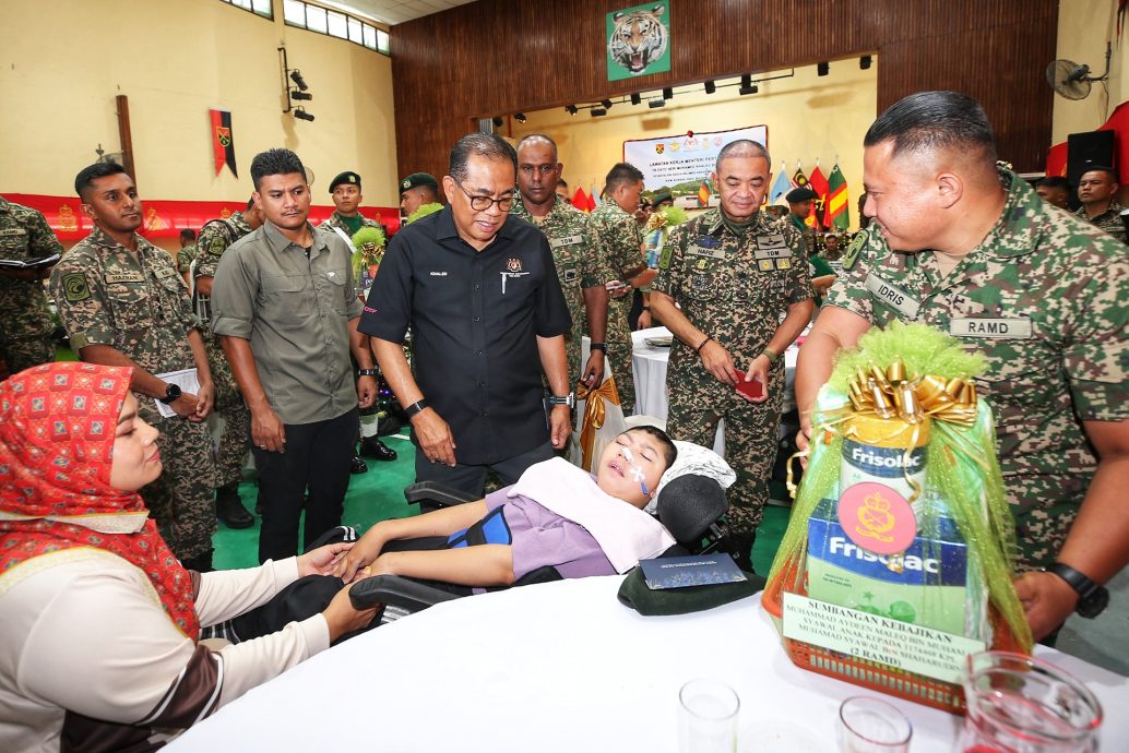 养蜂种蚝菇 军人家属创造收入