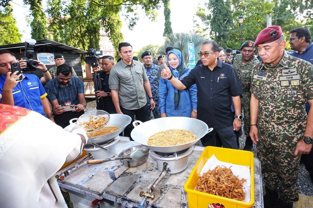养蜂种蚝菇 军人家属创造收入