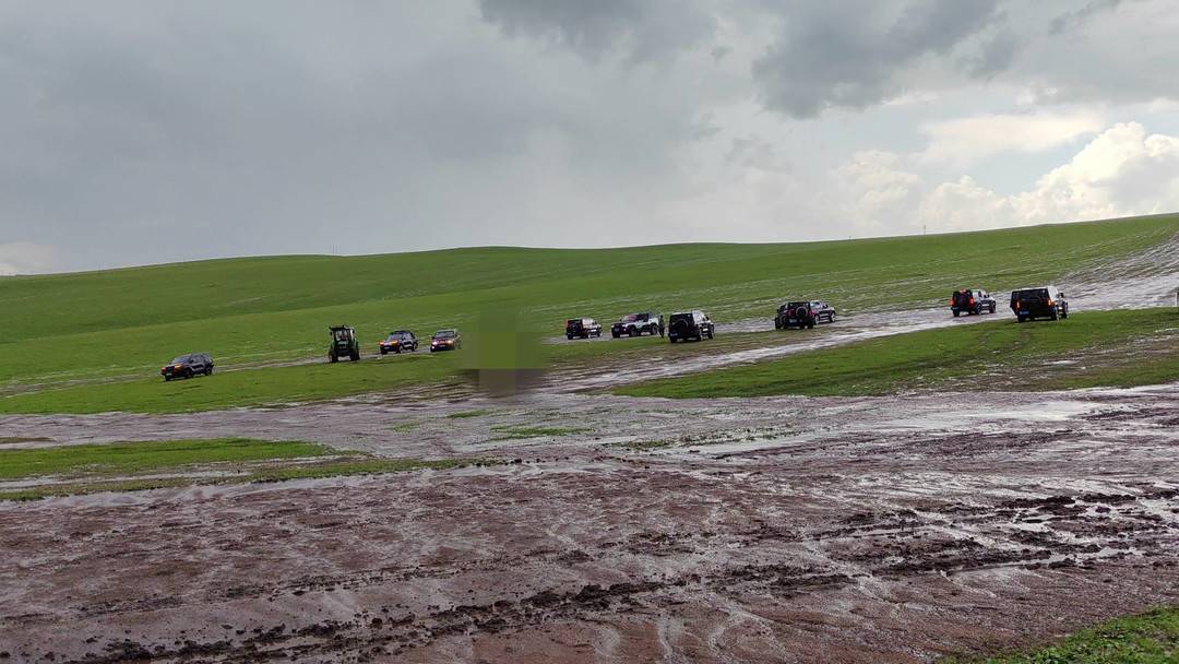 内蒙暴雨破66年最强降水纪录　游客骑完骆驼困沙漠3小时