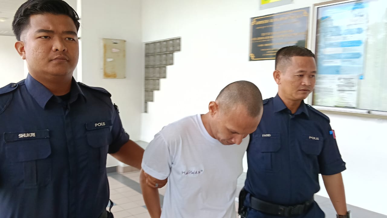 前警员涉及结伙持械打劫被判坐牢7年及鞕笞两下