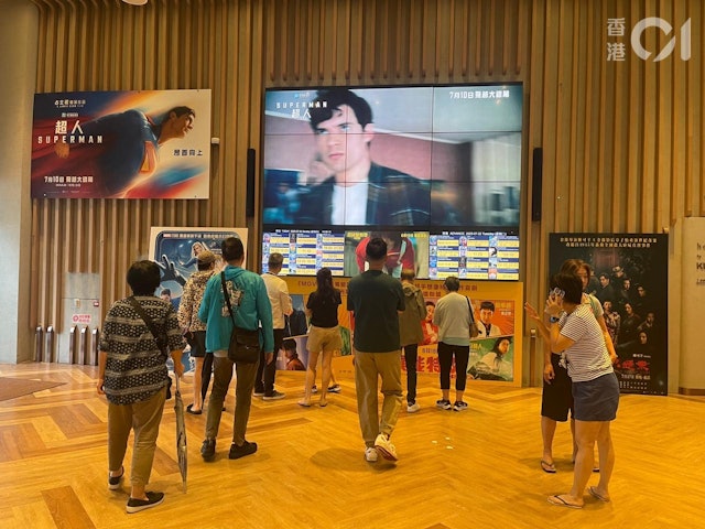 十号风球?使乜惊呀! 港人戏照看吃饭照吃