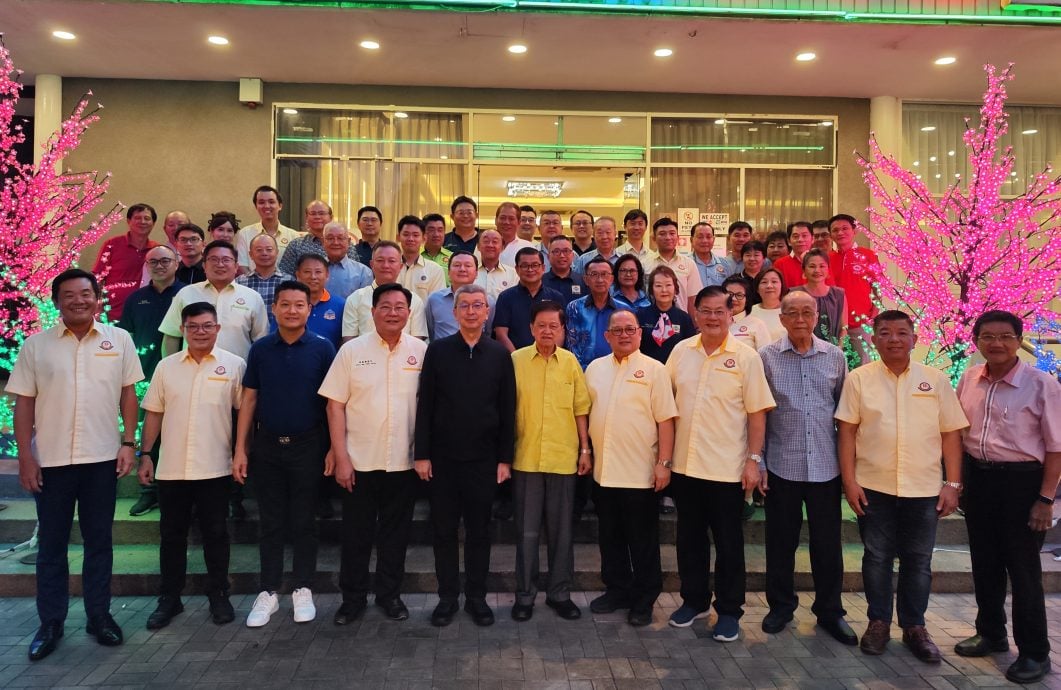 **华社**全国：林福山与柔南13属会交流，获挺连任福联总会长