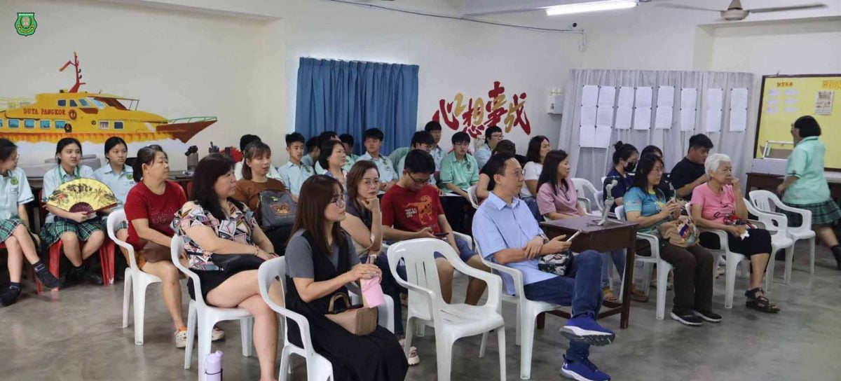 南华把家长带进课室，真实感受孩子学习生活