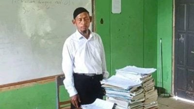 印尼荣誉教师教书逾30年 月薪只有RM91 3个月出粮一次