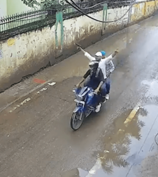 印度5男潜入医院枪杀黑帮仇家 CCTV直击下手过程