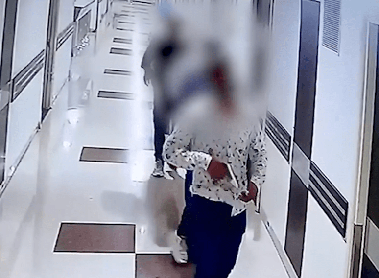 印度5男潜入医院枪杀黑帮仇家 CCTV直击下手过程