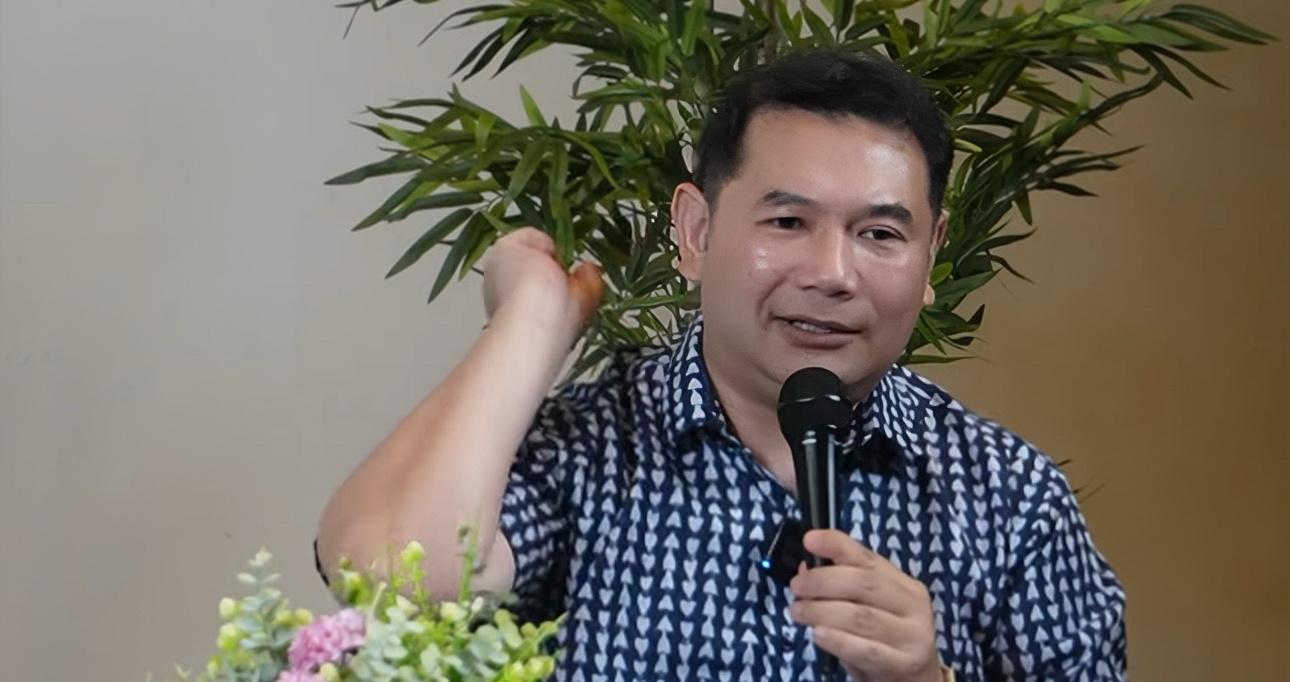 即时国内∕拉菲兹赞3部门表现亮眼 狠批教育部“交不出功课”