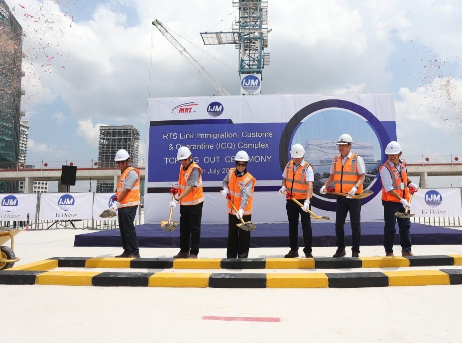 **即时国内**全国:柔新捷运武吉查卡关卡大楼封顶 主体建筑框架完工