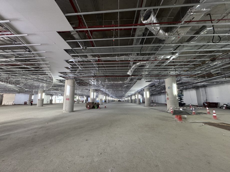 **即时国内**全国:柔新捷运武吉查卡关卡大楼封顶 主体建筑框架完工