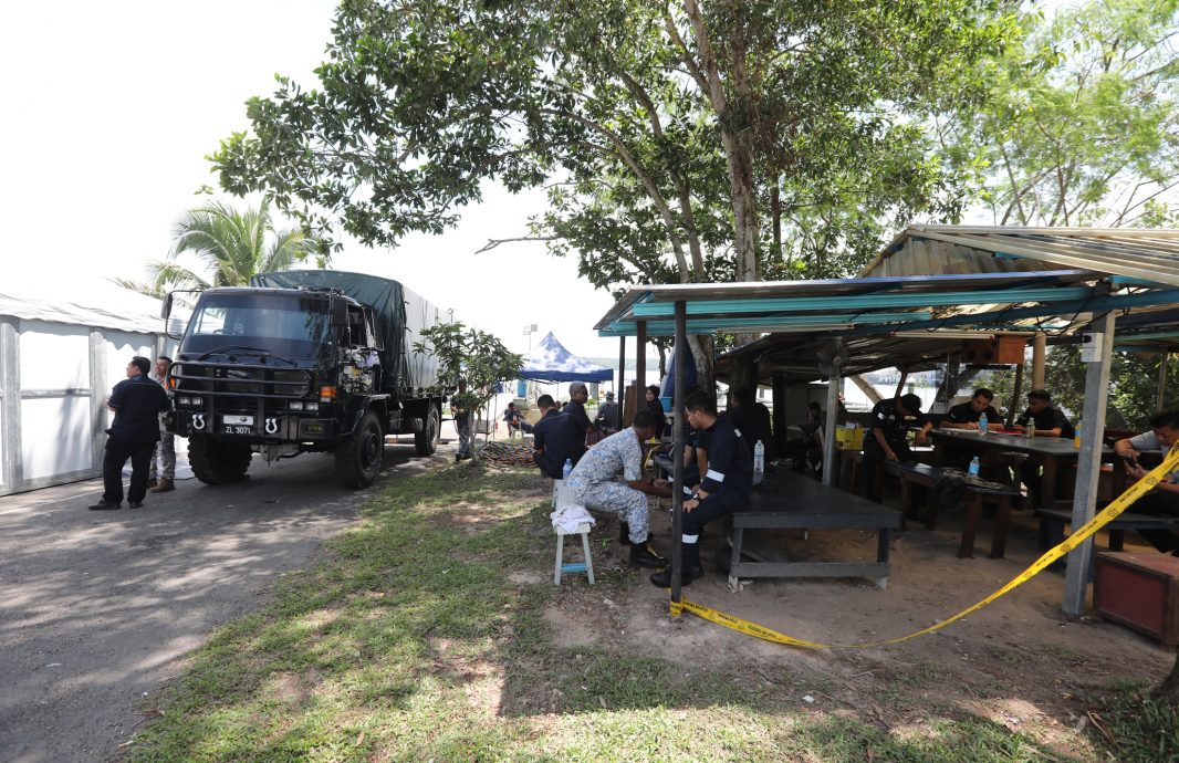**即时国内**全国：演习直升机坠毁| 各单位明日联合打捞机身残骸