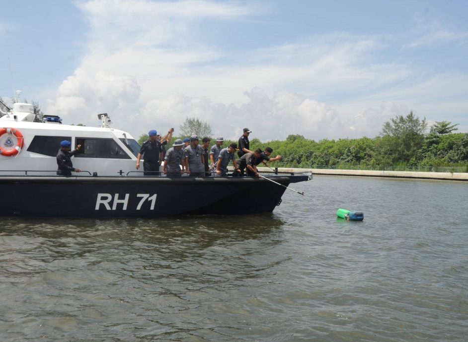 **即时国内**全国：演习直升机坠毁| 各单位明日联合打捞机身残骸