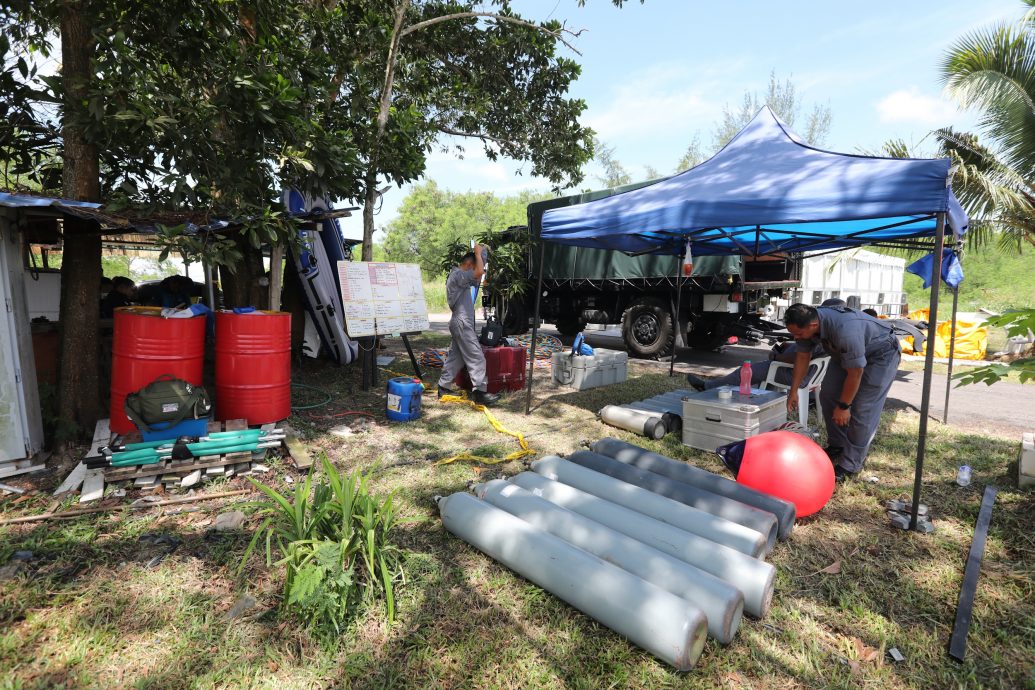 **即时国内**全国：演习直升机坠毁| 各单位明日联合打捞机身残骸