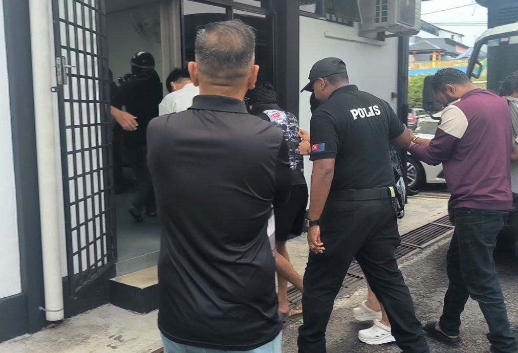 **即时国内**全国：高薪诱桃色网骗〡3男古来面控  不认持械伤人与拥他人证件罪