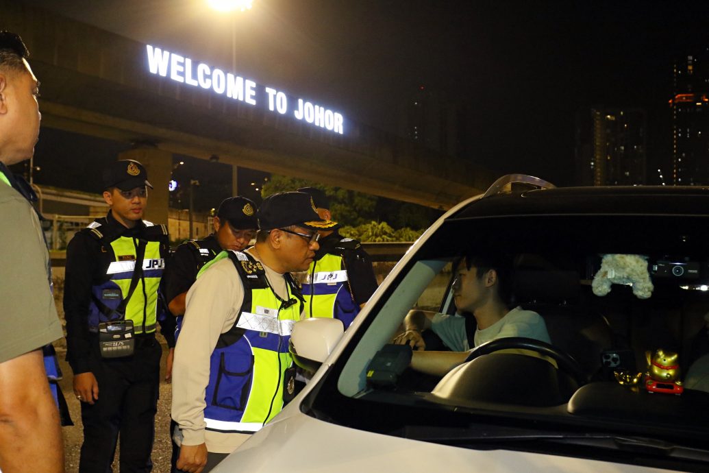 **即时国内（先供网）**国：VEP正式上路 | 首小时10狮城车主被罚  更多车主赶办证件