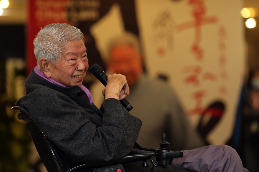 **即时国际**国:蔡澜骨灰平安回“家” 择日在狮城诵经入龛