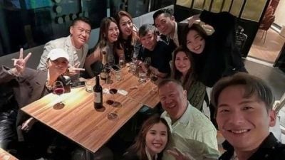 曾志伟与25岁女星“半蹲双腿间”合照姿势惹议　网轰：超不雅观