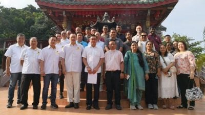 参观寿山亭凤山寺  .  神学院代表团 庙宇交流