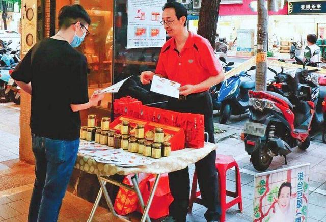 台北街头摆摊讨生活 71岁“无花和尚”近况曝光