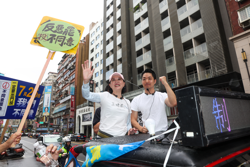 台大罢免投票前夕最后冲刺 绿争取重掌立院 蓝:1席都不能掉