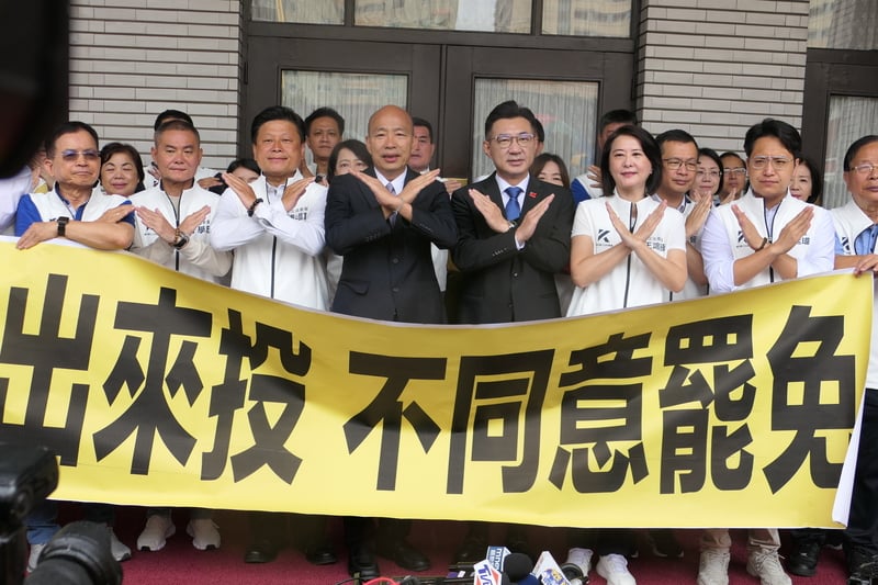 台大罢免投票前夕最后冲刺 绿争取重掌立院 蓝:1席都不能掉