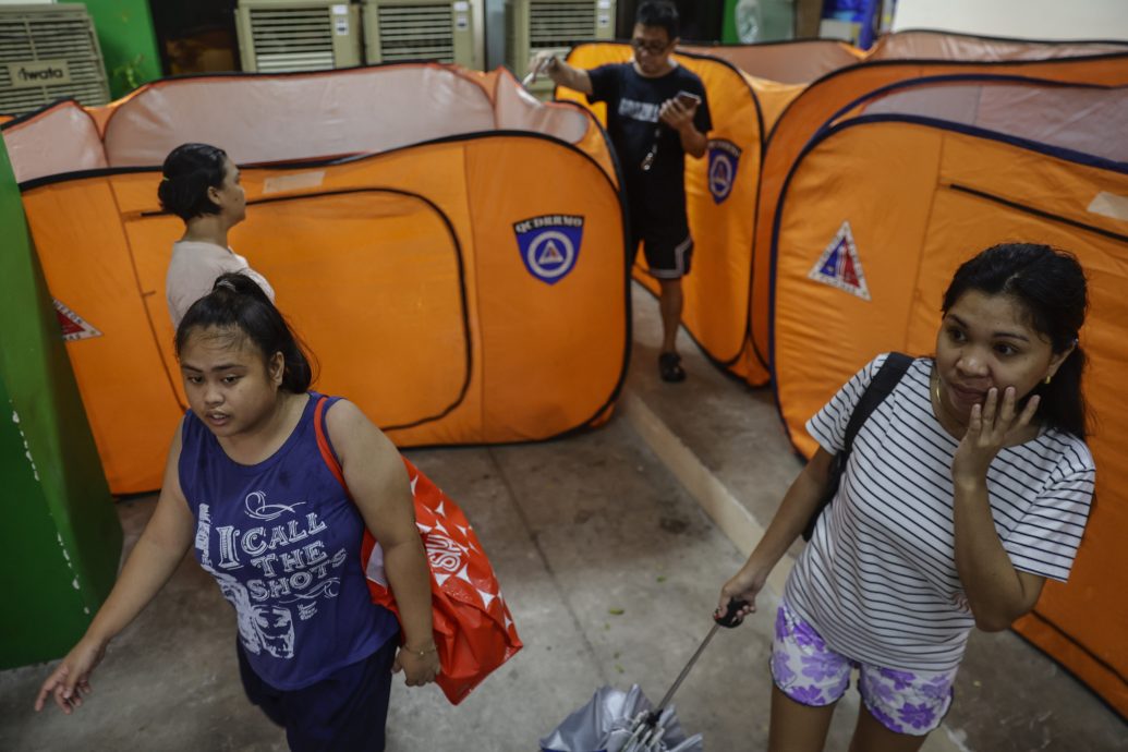 台风“韦帕”重创香港与华南地区航空交通