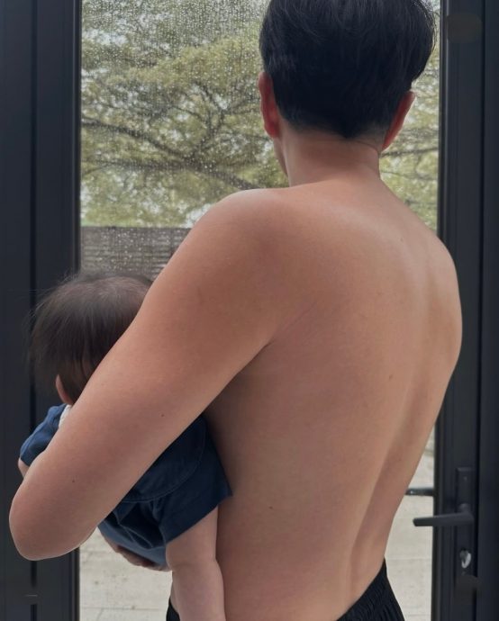 台风天留家享天伦 萧正楠又被出卖“裸照”