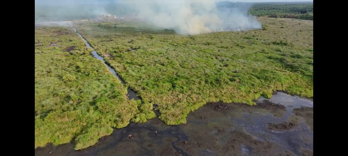 吉辇武吉美拉湖呈干涸  露天焚烧加剧干旱