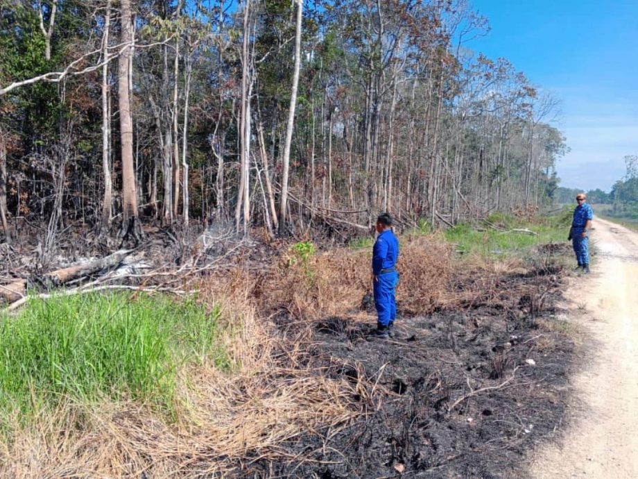 吉辇武吉美拉湖呈干涸  露天焚烧加剧干旱