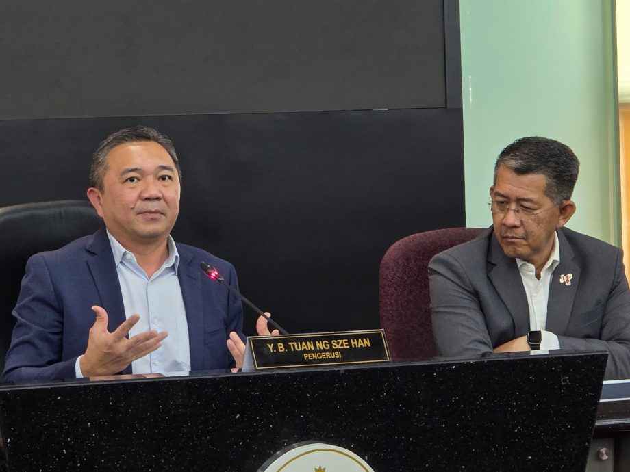 后方版头//大都会-黄思汉召各大商会座谈：应对外商抢滩本地市场/