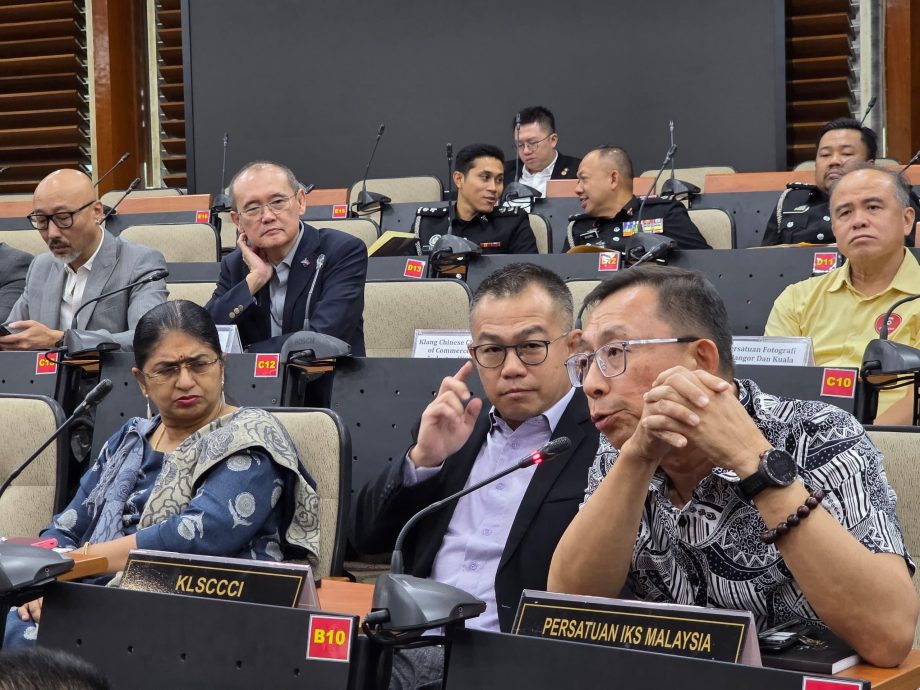 后方版头//大都会-黄思汉召各大商会座谈：应对外商抢滩本地市场/