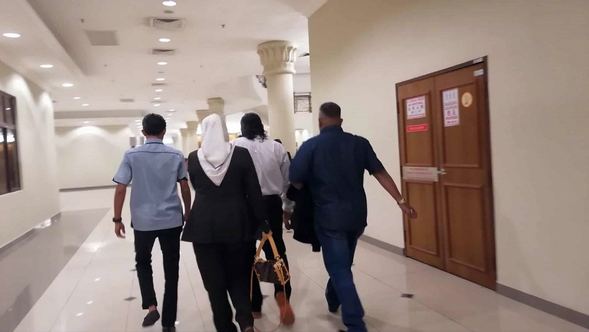 向公司委员会呈交虚假文件,“拿督斯里”及“拿督”商人夫妇被控。