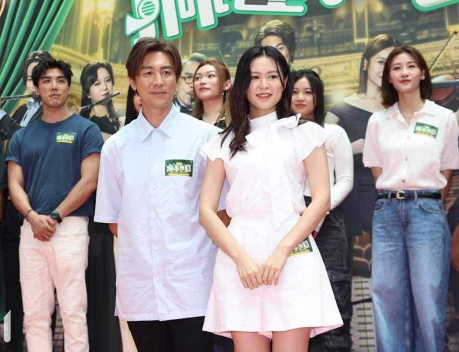 向获奖的狄龙送抱惨被推开 谭俊彦心碎:他说够啦!