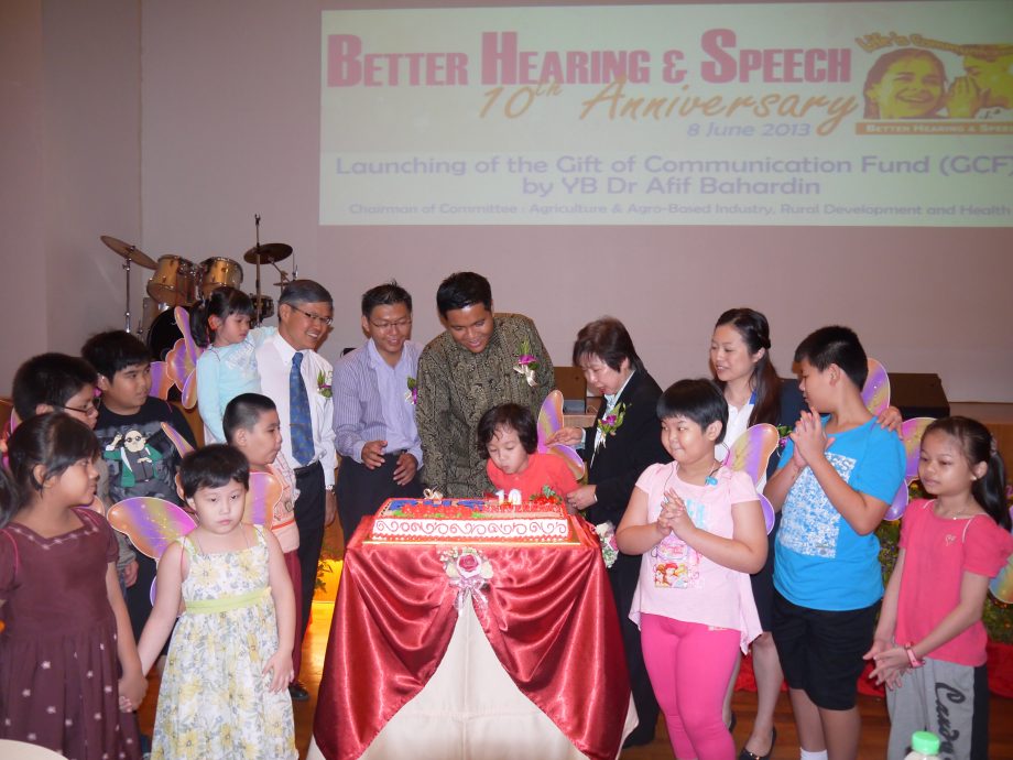 周柔妤3岁植入人工耳蜗 重启声命听见世界