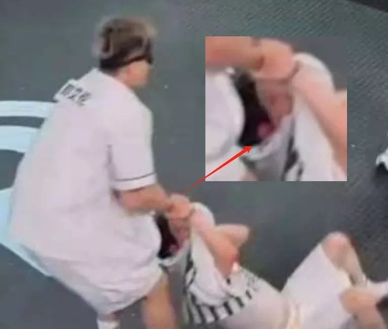 周深撕名牌遭拖行11秒受伤 《奔跑吧》节目组被骂翻